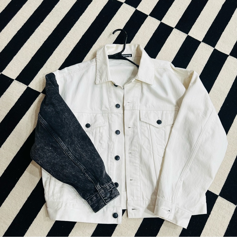 Alexander Wang White Denim Jacket with Black Left Sleeve，women size XS